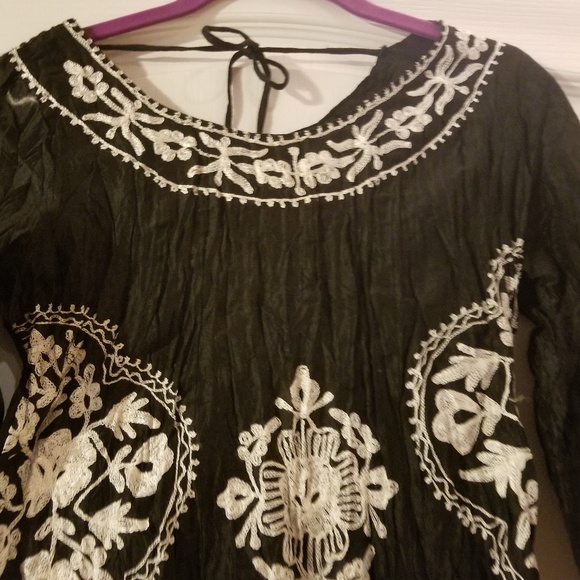 Med-Black crushed silk top - Picture 2 of 3